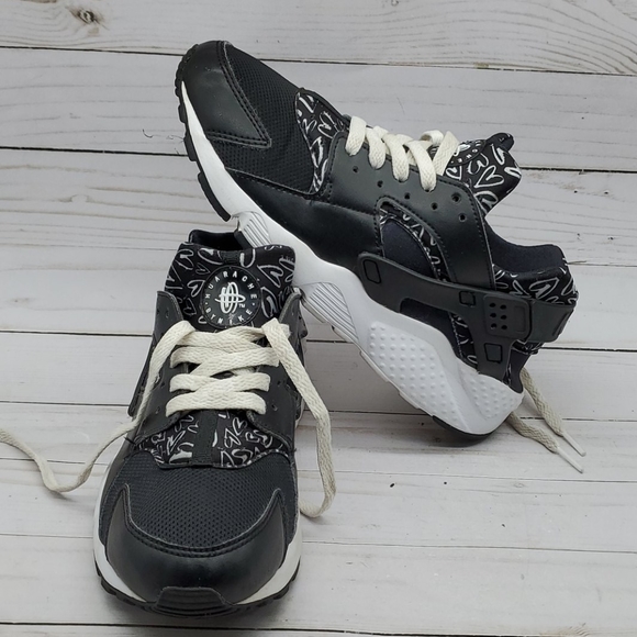 NIKE AIR HUARACHE YOUTH/WOMEN SHOES - Picture 1 of 8